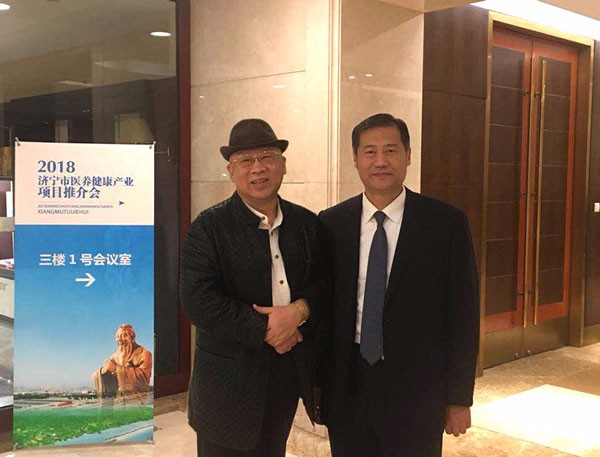 ●會(huì)長(zhǎng)與柳市長(zhǎng)在一起.jpg