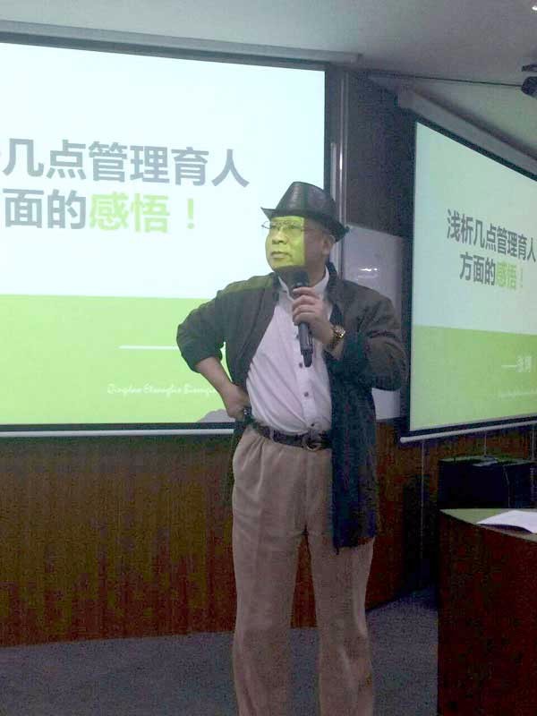 ●會(huì)長(zhǎng)在長(zhǎng)江商學(xué)院講課.jpg